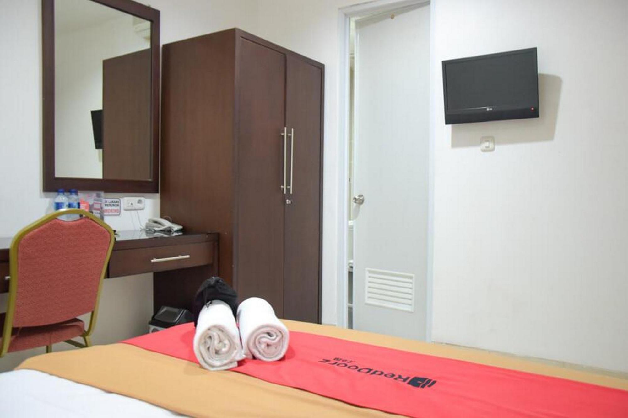 RedDoorz Double Room