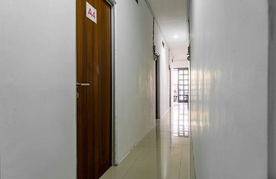 RedDoorz @ Kebon Kacang-1
